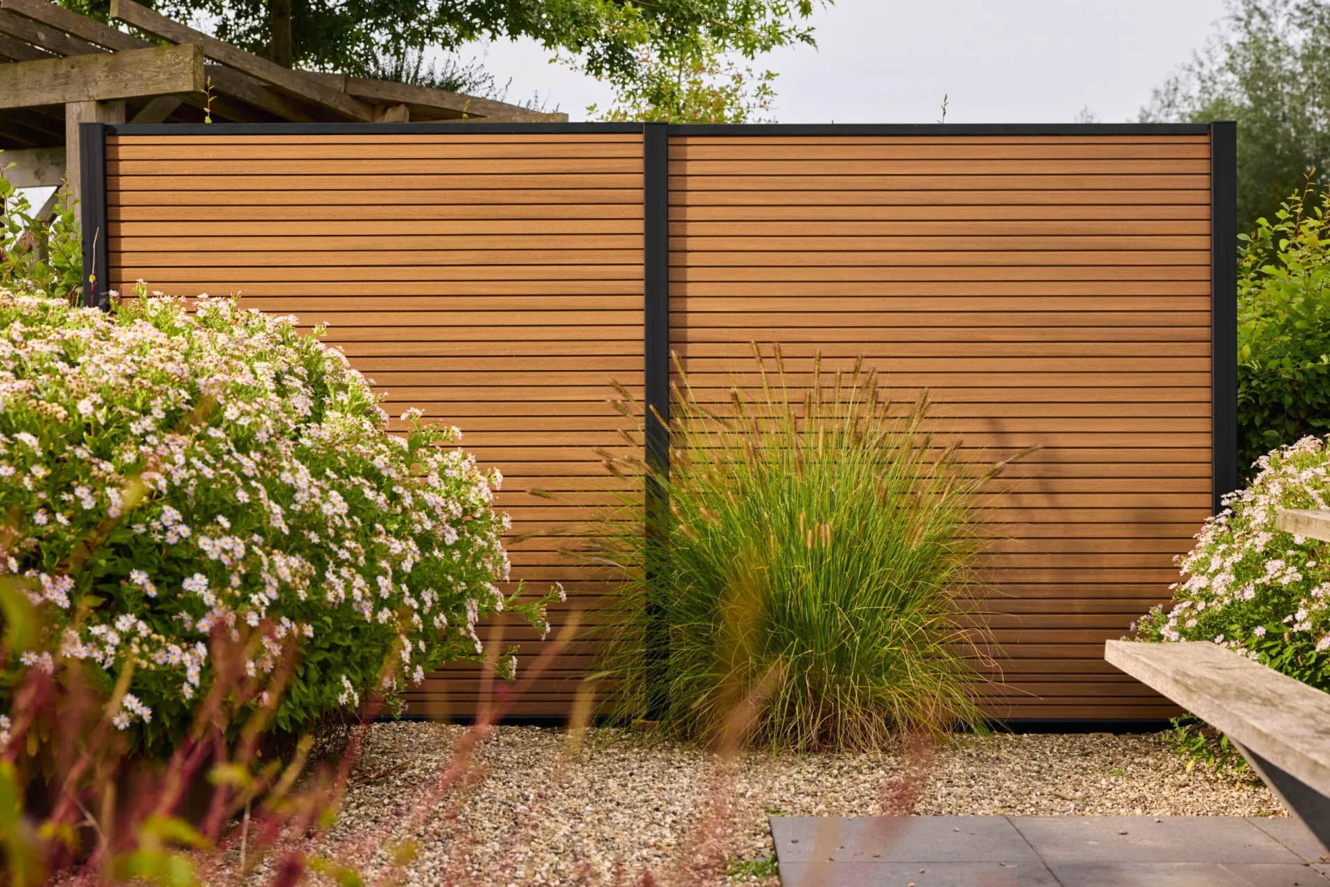 newtechwood scherm triple red cedar i scaled