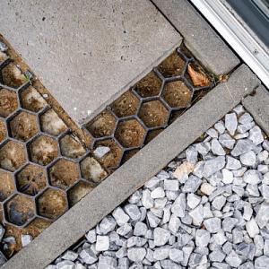 bevestiging en verwerking van bestrating