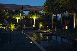 <p>&rsquo;s Avonds laat nog genieten van al het groen in je tuin, dat is geen probleem met de verlichting van Nieuwenhuis Buitenleven. We hebben een ruim assortiment tuinverlichting: grondspots, staande lampen, wandlampen. Verlichting met een sensor of bewegingsmelder inclusief alle kabels en accessoires.</p>
