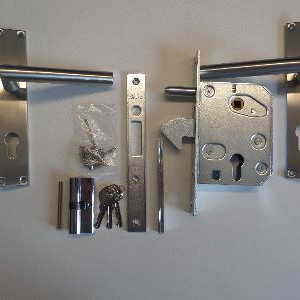 Complete set voor schuifpoorten met RVS deurkruk en -schild