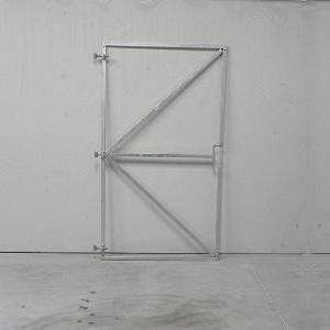 Verstelbaar poortframe met groot slotkast / 100-180cm