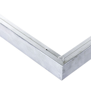 Aluminium daktrimset recht t.b.v. plat dak, maximale dakmaat 350 x 350 cm.