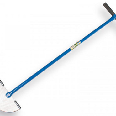Graskantsteker gesmeed met metalen buissteel.
