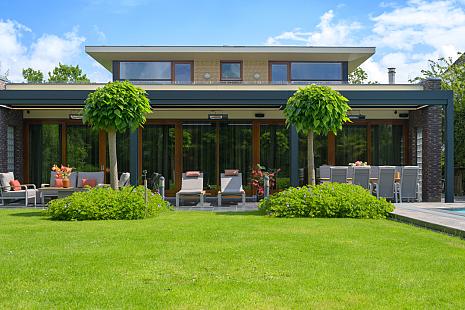 inschuifbare lamellenoverkapping en screens