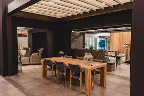 aluminium overkapping showroom