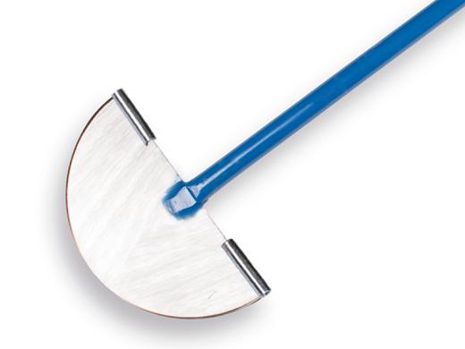 Graskantsteker gesmeed met metalen buissteel.