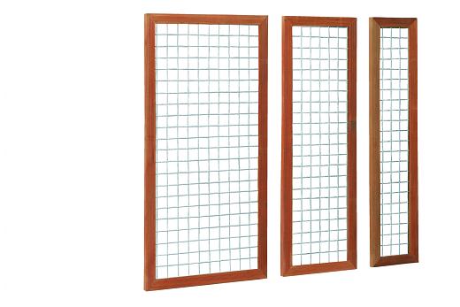 Hardhouten betonijzertrellis met maas 7,5 x 7,5 cm, in raamwerk 4,5 x 7,0 cm, 90 x 180 cm.
