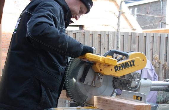 Stenen of hout op maat gezaagd 0