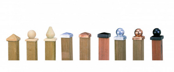 Paalornament bol op plaat 8 x 8 cm hout.