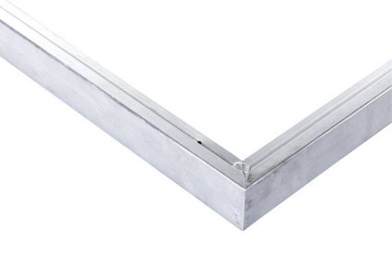 Aluminium daktrimset recht t.b.v. plat dak, maximale dakmaat 350 x 350 cm.