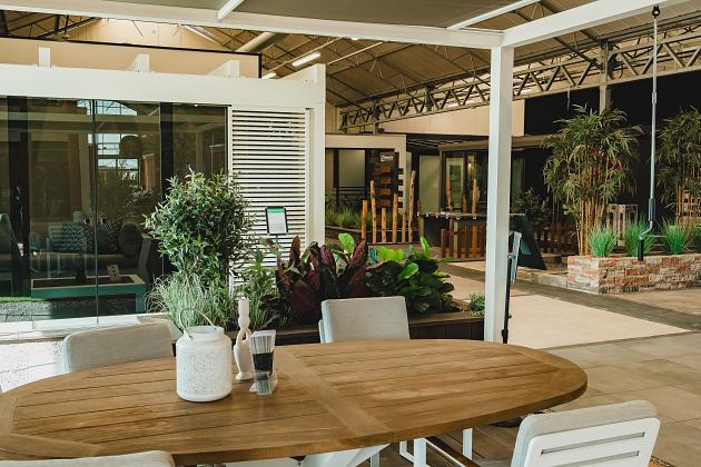 wiite aluminium overkapping