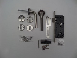 Complete set voor poorten in RVS met RVS rozetten